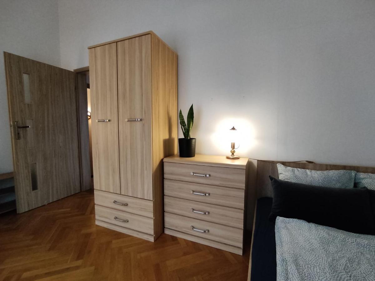 Classic Apartament Metro Kabaty Varşova Dış mekan fotoğraf